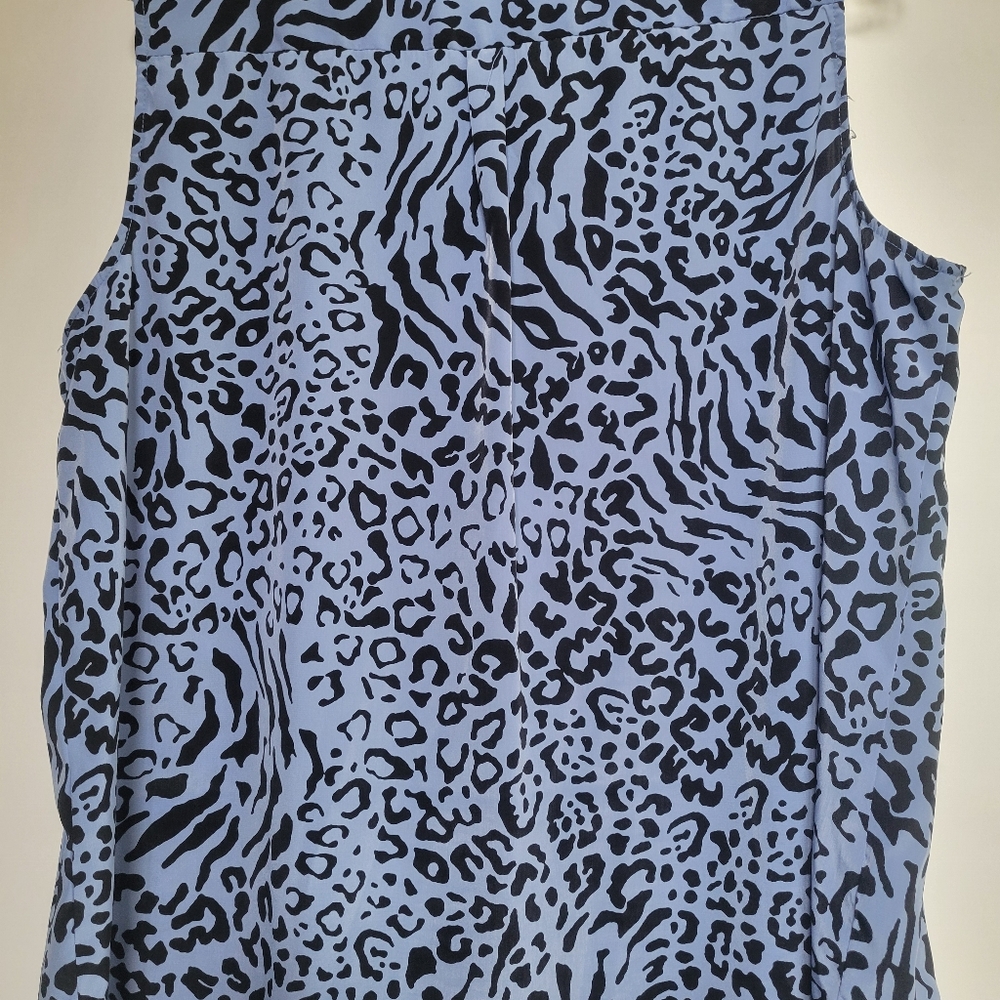Dana Buchman Blue and Black Patterned Blouse